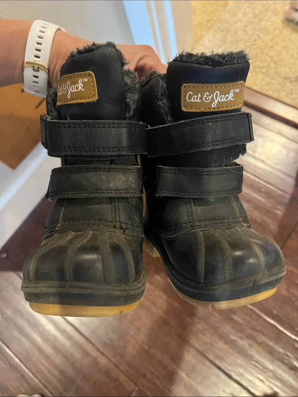 Cat & Jack snow boots. Size 5 toddler.